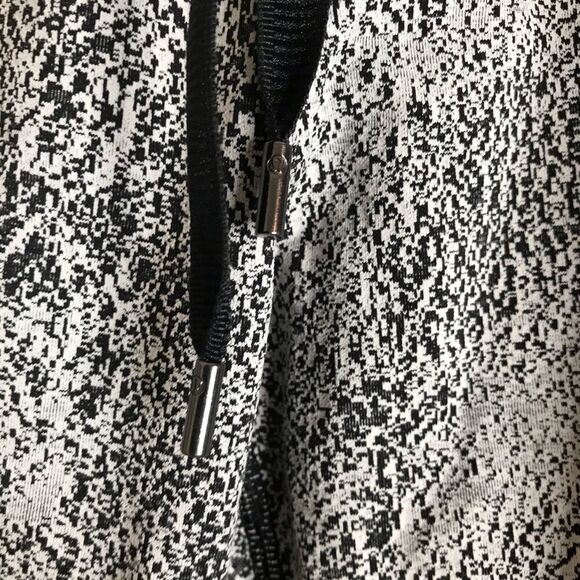 Lululemon jet pants in black and white - Picture 4 of 11